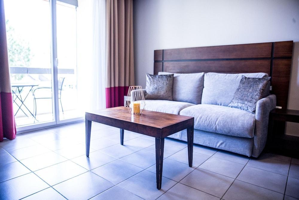Hotel Residence Les Pins Galants Tournefeuille Bagian luar foto
